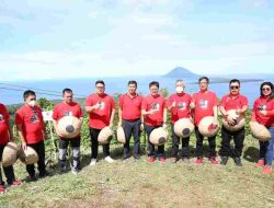 Peduli Keberlangsungan Lingkungan, AA-RS Bersama Kader PDI-P Sulut Tanam Pohon di Gunung Tumpa