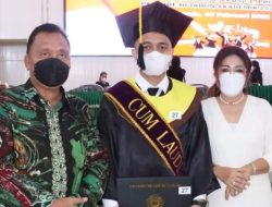 Anak Wabup RD Lulus Predikat Cum Laude