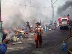 Si Jago Merah Mengamuk, 12 Rumah di Calaca Rata Tanah