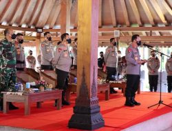 Gelar Vaksinasi di Candi Borobudur, Kapolri: Percepatan di Tempat Wisata yang Interaksi Tinggi