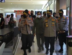 Kapolda Sulut Dampingi Kadivkum Polri Tinjau Vaksinasi di Manado