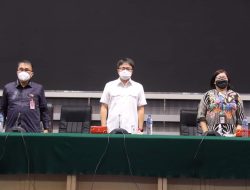 Serahkan KIS Secara Simbolis, Wali Kota Sentil Semangat Melayani