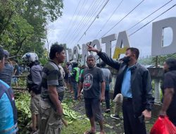 Danrem 131/Stg Brigjen TNI Mukhlis Turun Langsung Evakuasi Korban Bencana Tanah Longsor