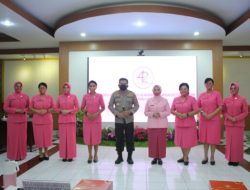 Kepada Bhayangkari dan Guru YKB se-Sulut, Irjen Mulyatno Tanamkan Nilai Kebangsaan