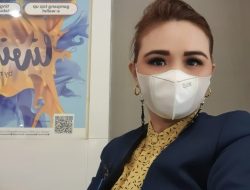 Esther C O Rungkat, Selalu Senang Melayani Nasabah Bank Mandiri Tiap Hari