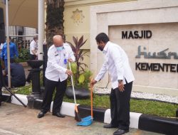 Sambut Ramadhan, Setjen Kemenkumham Pembersihan Masjid