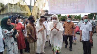Bupati Yasti Disambut Hangat Warga Pangian Barat Saat Safari Ramadhan
