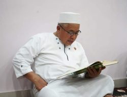 Caption: Bupati Depri Pontoh dan Wabup Amin Lasena menggelar tadarusan Al quran di rumah masing-masing. (IST) 