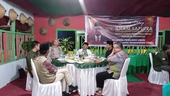 Caption: Wabup Amin Lasena didampingi Sekda Jusnan C Mokoginta, saat menyambut kunjungan kerja Ketua KPU RI, akhir pekan lalu. (IST)