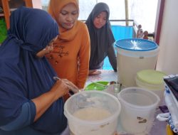 Ibu-ibu Ummul Haniah Belajar Pembuatan VCO