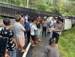 Hilang Kendali, Muatan Peti Kemas Tutupi Jalur Trans Sulawesi