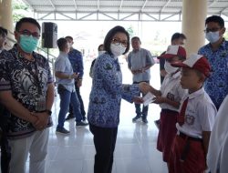 Bupati Yasti Salurkan Bantuan Studi Bagi 50 Siswa dan Mahasiswa Program PT JRBM