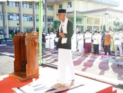 Bripda Muhamad Akmal Dwi Pimpin Sholat Idul Fitri 1443 H di Polda Sulut