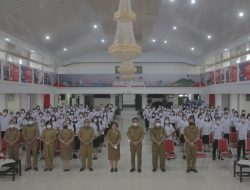 Sebanyak 111 SK PPPK Guru Diserahkan Wali Kota Bitung