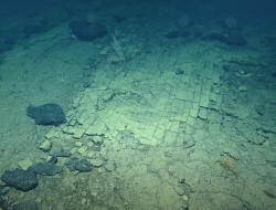 Jalan Paving Aneh Ditemukan Di Bawah Laut ! Apakah ini Jalan Ke Atlantis