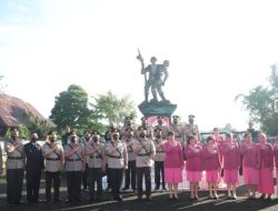HUT Bhayangkara ke 76, Polres Tomohon Ziarah ke Taman Makam Pahlawan