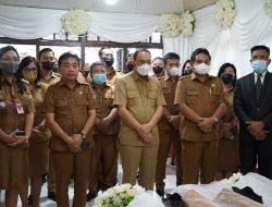 Ayah Camat Langowan Selatan Meninggal Dunia, Bupati ROR Melayat
