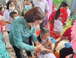 Cegah Stunting, TP-PKK Kota Bitung Beri Makanan Tambahan Pada Anak