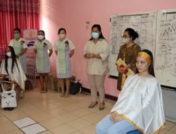 Mahasiswa Administrasi Bisnis Polimdo Dilatih Beauty Class dan Table Manner