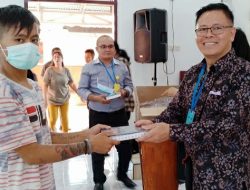 Gereja Abigail Rutan Manado Terima Alkitab Bantuan PFI