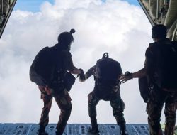 TNI AU Demo Udara di HUT Kodam XIII/ Merdeka