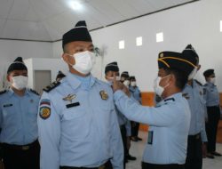 23 Pegawai Rutan Manado Terima SK Kenaikan Pangkat