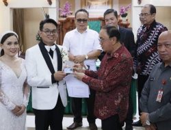 Bupati ROR Catat Pernikahan Toar dan Indri