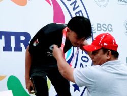 Pertama Ikut Lomba Paralayang, Jonathan Kilis Langsung Juara Ketepatan Mendarat