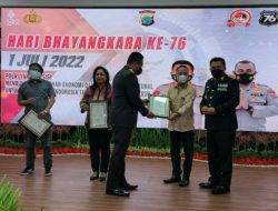 Kapolda Beri Penghargaan Kemitraan Kepada PWI Sulut