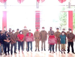 Bupati dan Wabup Minahasa Utara Serahkan Bantuan RTLH