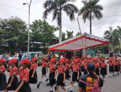 Meriahkan HUT RI, Maurits-Hengky Buka Lomba Gerak Jalan