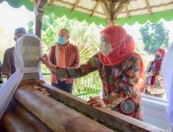Sebelum Buka Misi Dagang, Gubernur Khofifah Ziarah ke Makam Tuanku Imam Bonjol dan Kyai Modjo