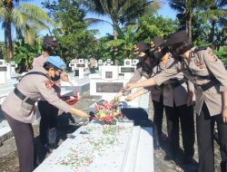 Sambut Hari Jadinya ke-74, Polwan Polda Sulut Ziarah ke TMP Kairagi Manado