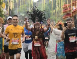Rendy Kewas Perkenalkan Pakaian Kabasaran di Maybank Bali Marathon
