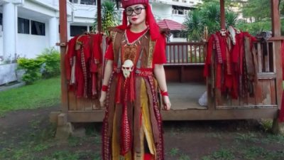 Garang Menari Kabasaran, Cantik Bermain Anggar