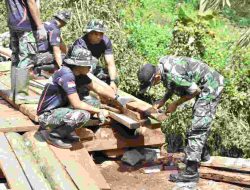 Peduli, Yonzipur 19/YKN Bangun Jembatan Darurat Penghubung Desa Pineleng