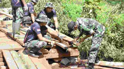 Peduli, Yonzipur 19/YKN Bangun Jembatan Darurat Penghubung Desa Pineleng