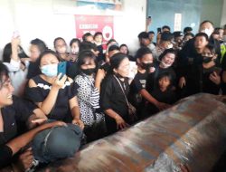 Jenazah Yafet Korban Pembantaian KKB Papua Tiba di Manado