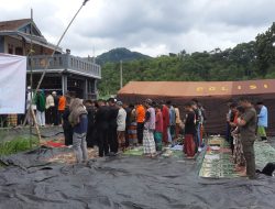 Polri Gelar Salat Jumat dan Salat Gaib Berjamaah di Lokasi Gempa Cianjur