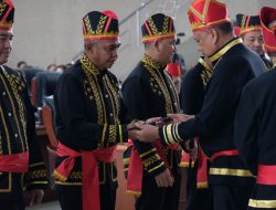 Kapolda Sulut Dianugerahi Gelar Adat Minahasa “Si Maendo Tonaas Gumigiroth Wangko Um Banua”
