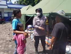 Rumahnya Hancur Akibat Gempa Cianjur, Polwan Bhabinkamtibmas Ini Tetap Jalani Tugas Layani Masyarakat