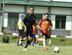 Kodam XIII/Merdeka dan SIWO PWI Sulut Pupuk Kebersamaan Lewat Laga Friendly Game