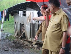 Gubernur OD Bantu Warga Korban Banjir Papakelan
