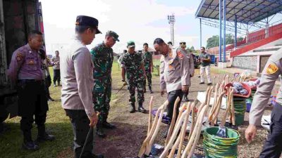 Polri Kerahkan Ribuan Personel Bersihkan Puing-puing Pasca Gempa Cianjur