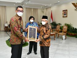 PLN Raih 15 Penghargaan Proper Emas dan CEO Green Leadership Utama