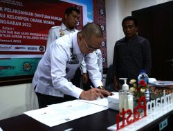 Ronald Lumbuun Teken Kontrak Pelaksanaan Bantuan Hukum Dengan 9 PBH