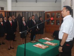 Wali Kota Caroll Lantik 22 Kepala Sekolah, Begini Pesannya