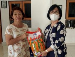Masyarakat Desa Watutumou Terima Bantuan Pupuk Non Subsidi