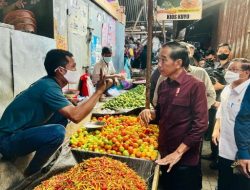 Jokowi Cek Harga Sembako di Pasar Airmadidi