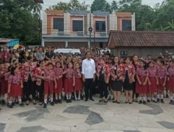 Pelajar SDN Malalayang Antusias Hadiri Kunjungan Jokowi Resmikan MBW di Manado